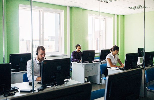 salariés dans un open space