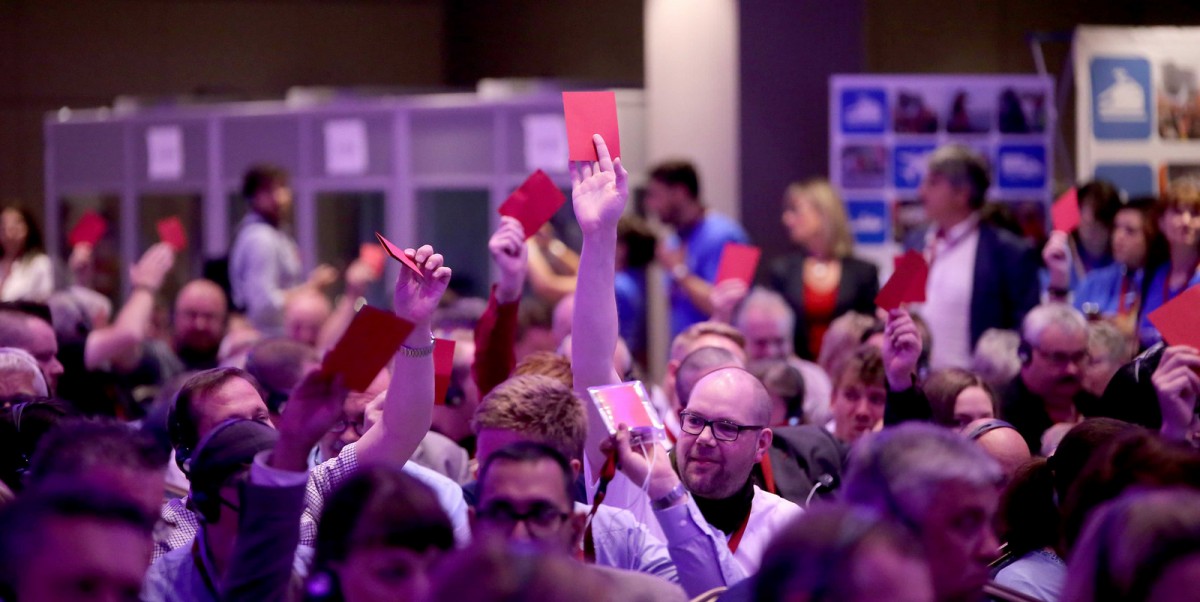 congressers voting during the assembly