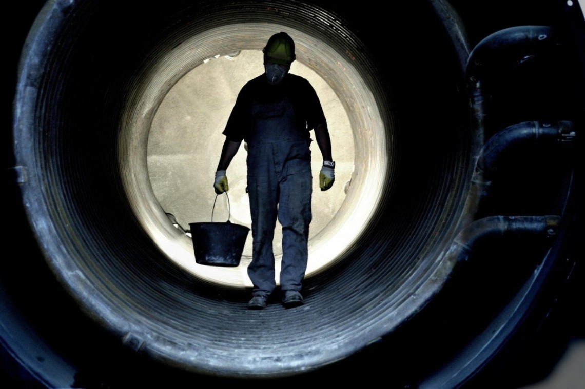Ouvrier dans un tunnel