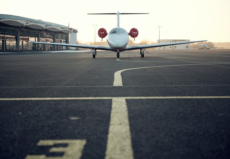 jet sur le tarmac