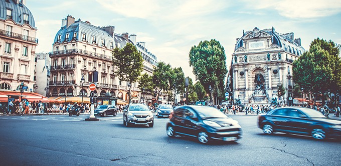 Automobiles dans Paris