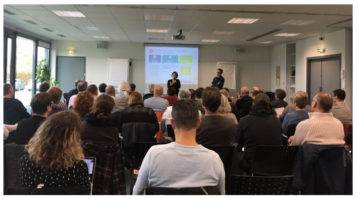 assemblée devant une presentation cse