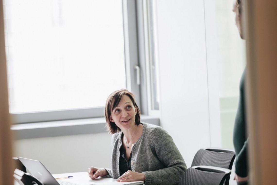 Salariée renouvelant son CSE